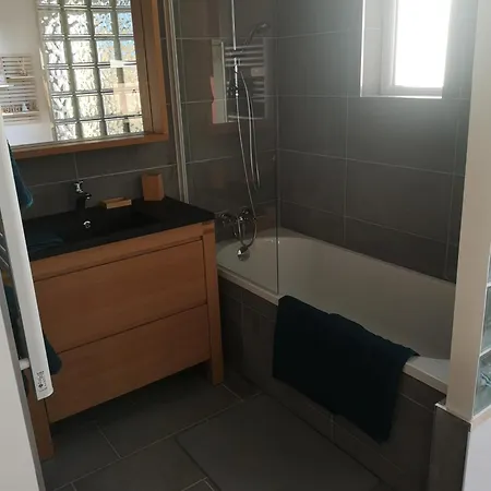 Studio Apartment *